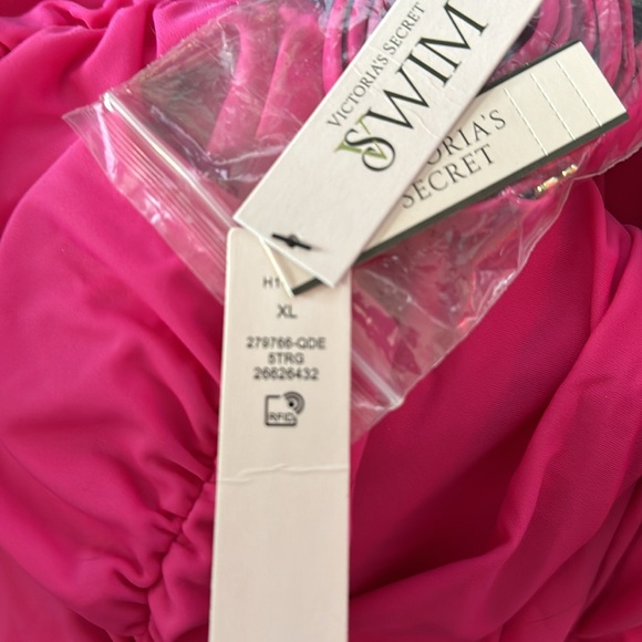 NWT size XL - Picture 4 of 5